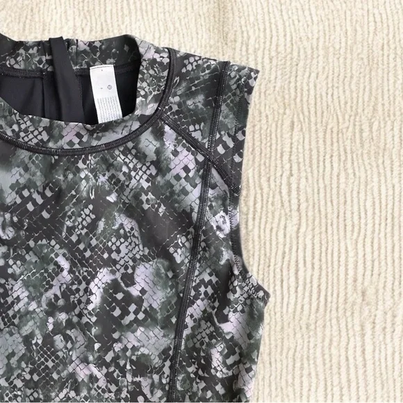 Lululemon Zip Back Paddle Swim Suit
Hideaway Multi Print Size 8 High Neck - Picture 8 of 12